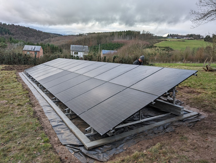 Zonnepaneel-installatie, vrijstaand, in schansopstelling